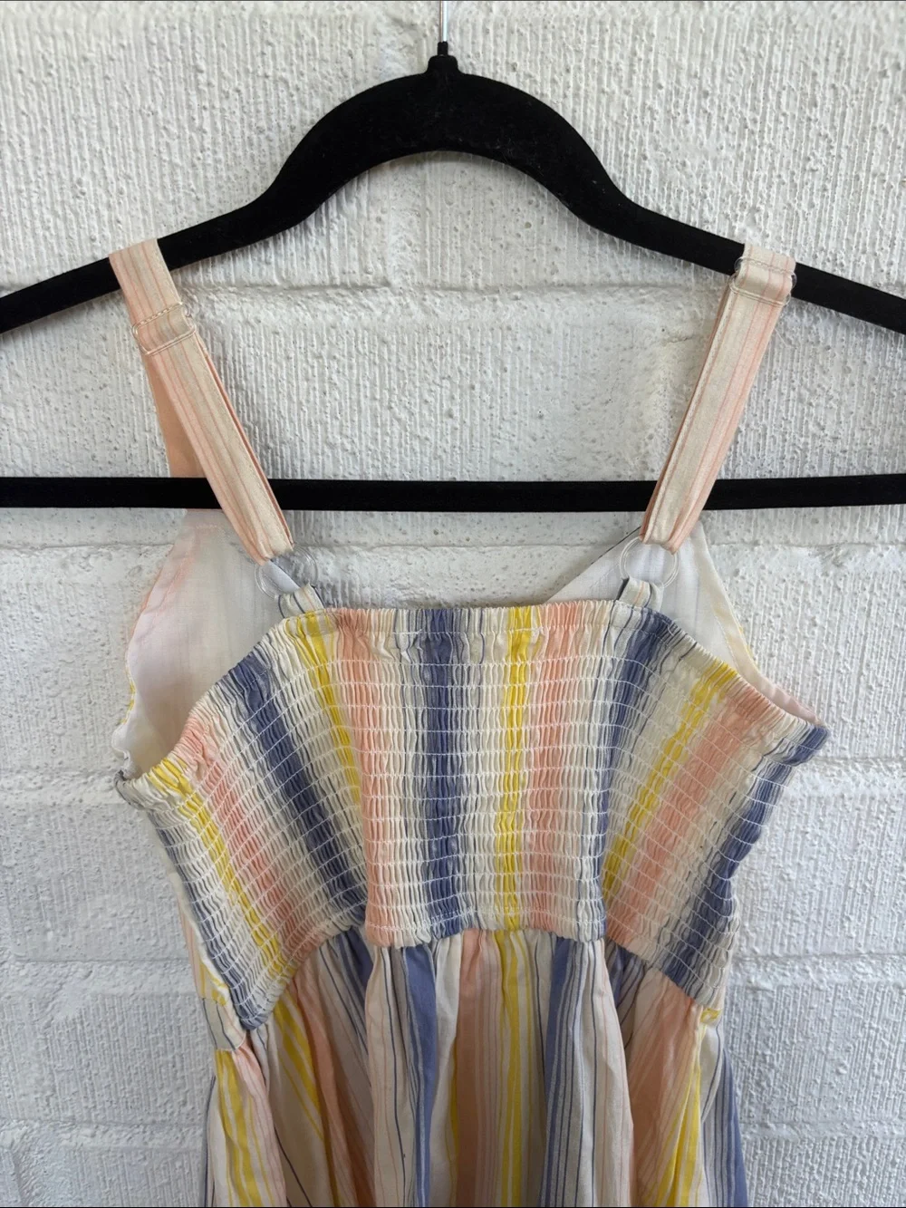 Jessica Simpson sleeveless button